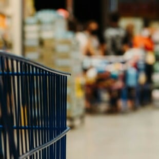 ΕΛΣΤΑΤ: Μείωση στις πωλήσεις σε τρόφιμα, καύσιμα και ένδυση τον Σεπτέμβριο 