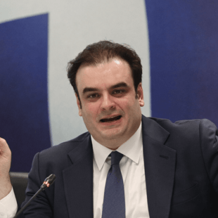 Bloomberg: Ο Πιερρακάκης ανακοινώνει σήμερα την υποψηφιότητά του για την προεδρία του Eurogroup