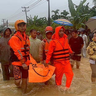 Ασία: Εκατοντάδες νεκροί από τις πλημμύρες σε Ινδονησία, Μαλαισία και Ταϊλάνδη