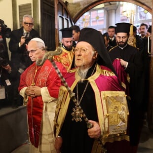 Υπεγράφη η Κοινή Δήλωση Πάπα Λέοντος και Πατριάρχη Βαρθολομαίου στο Φανάρι