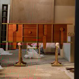 Η σύγχρονη τέχνη πιάνει στα χέρια της τα κλασικά έπιπλα «Συρίγος» 