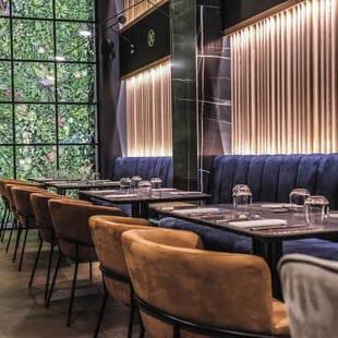 Amber Athens: Καθημερινή στάση σε έναν χώρο με υψηλή αισθητική και ελληνική γευστική ψυχή