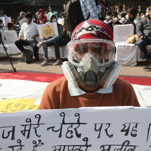 Ο αέρας του Δελχί αρρωσταίνει την πόλη: 200.000 οξέα περιστατικά από τοξικό αέρα