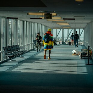 ΗΠΑ: Ταξιδιώτες διαμαρτηρήθηκαν σε οδηγία της κυβέρνησης φορώντας πιτζάμες