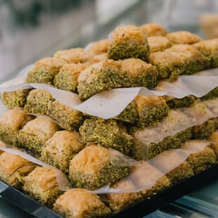 Με φιστίκι ή με καρύδι, ο μπακλαβάς είναι ένας