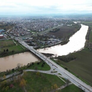 Θεσσαλία: Χιλιάδες στρέμματα «εξαφανίστηκαν» σε Τρίκαλα και Λάρισα εξαιτίας της υπερχείλισης του Πηνειού