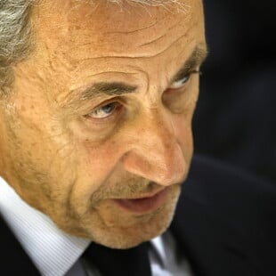 Ο Σαρκοζί δεν θεωρεί το ακροδεξιό κόμμα της Λεπέν κίνδυνο για τη Γαλλία