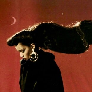 Farida Khelfa: Η μούσα του Gaultier και του Alaïa βγάζει στο σφυρί το παρελθόν της 