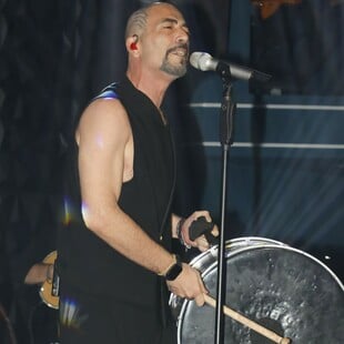 Βαλάντης: Έφτυσε τους μουσικούς του πάνω στη σκηνή εν μέσω προγράμματος
