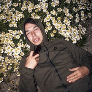 ΕΠΕΞ Τρυφερά πορτρέτα της καθημερινής ζωής από έναν Γροιλανδό φωτογράφο 