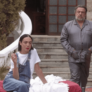 Μια Έντα με άσφαιρο πιστόλι