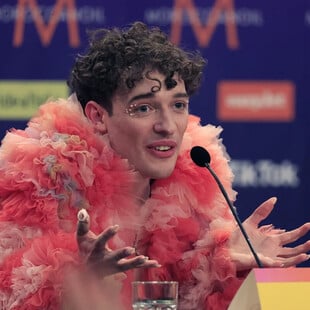 Eurovision 2026: «Δεν έχει θέση στο ράφι μου» - To Nemo επιστρέφει το τρόπαιο σε ένδειξη διαμαρτυρίας για το Ισραήλ 