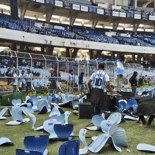 Λιονέλ Μέσι: Χάος στην έναρξη της περιοδείας του στην Ινδία - Eξαγριωμένοι φίλαθλοι πετούσαν καθίσματα