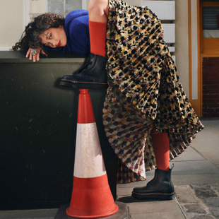 Η τέχνη της άνεσης: Η Dr. Martens επανασυστήνει τη Zebzag Sole μέσα από μια νέα σιλουέτα