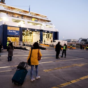 Χριστούγεννα 2025: Εκπτώσεις σε ακτοπλοϊκά και αεροπορικά εισιτήρια για τους αναπληρωτές εκπαιδευτικούς