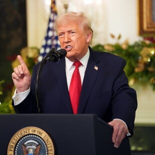 O Τραμπ απηύθυνε διάγγελμα για να περηφανευτεί για τον εαυτό του και να αποδώσει ευθύνες στον Μπάιντεν