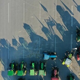 ΑΓΡΟΤΕΣ ΜΠΛΟΚΑ ΚΙΝΗΤΟΠΟΙΗΣΕΙΣ