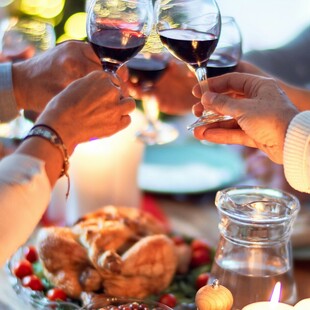 ΕΦΕΤ ΧΡΙΣΤΟΥΓΕΝΝΙΑΤΙΚΟ ΤΡΑΠΕΖΙ