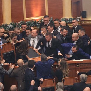 Αλβανία: Επεισόδια στο κοινοβούλιο 