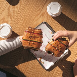 Overoll Croissanterie: Χριστούγεννα με limited εορταστικά κρουασάν και ιταλικό πανετόνε