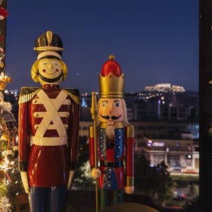 ΕΠΕΞ Ένα σπίτι που ζει για τα Χριστούγεννα/ Ένα σπίτι στο Γκάζι που θυμίζει το Harrods