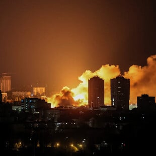 Η Ρωσία βομβαρδίζει το Κίεβο πριν τις ειρηνευτικές συνομιλίες ΗΠΑ-Ουκρανίας