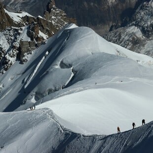 ΝΕΚΡΟΙ ΟΡΕΙΒΑΤΕΣ ΒΑΡΔΟΥΣΙΑ ΤΙ ΣΥΝΕΒΗ