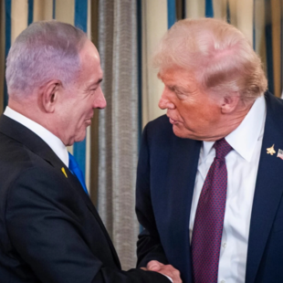 Ο Τραμπ υποδέχτηκε τον Νετανιάχου με επαίνους και εξαπέλυσε απειλές προς τη Χαμάς 