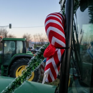 Αγροτικά μπλόκα ενόψει Πρωτοχρονιάς: Κλείνουν παρακαμπτήριες στη Νίκαια - Αποκλεισμοί σε τελωνεία 