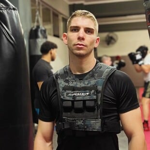 Επίθεση στον kick boxer Γιάννη Τσουκαλά: «Ένιωσε ότι πέρασε τρένο από πάνω του», λέει ο αδελφός του