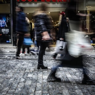 Παραμονή Πρωτοχρονιάς: Μέχρι τι ώρα θα λειτουργήσουν καταστήματα και σούπερ μάρκετ 