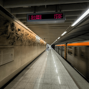 Παραμονή Πρωτοχρονιάς: Τα τελευταία δρομολόγια σε μετρό, τραμ, λεωφορεία και τρόλεϊ