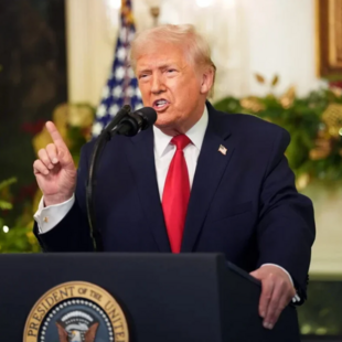 Ο Τραμπ υποδέχτηκε το 2026 στο Mar-a-Lago, δημοπρατώντας πορτρέτο του Ιησού έναντι 2,75 εκατ. δολαρίων