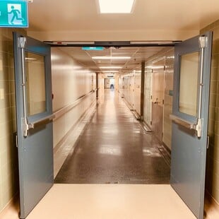 ΕΟΔΥ: Υπερδιπλασιασμός των εισαγωγών στα νοσοκομεία με συμπτώματα γρίπης 