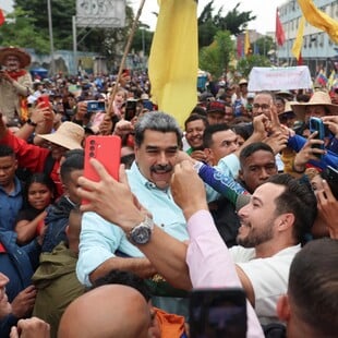 ΒΕΝΕΖΟΥΕΛΑ ΠΟΙΟΣ ΚΥΒΕΡΝΑ ΜΑΔΟΥΡΟ