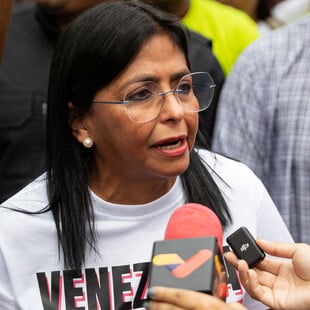 Βενεζουέλα: H υπηρεσιακή πρόεδρος δηλώνει έτοιμη να «συνεργαστεί» με ΗΠΑ μετά τις προειδοποιήσεις για νέες επιθέσεις