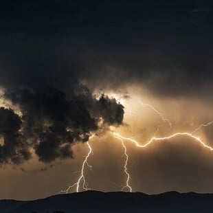 Καιρός: Επικαιροποιήθηκε το έκτακτο της ΕΜΥ - Κόκκινη προειδοποίηση για ισχυρά και έντονα φαινόμενα