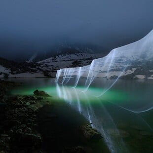 Όταν η φύση αφηγείται την ιστορία της: Το σπάνιο στιγμιότυπο με τη διάφανη «κουρτίνα» στην Κοιλάδα της Αόστα