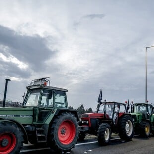ΑΓΡΟΤΕΣ ΜΠΛΟΚΑ 48ΩΡΟΣ ΑΠΟΚΛΕΙΣΜΟΣ