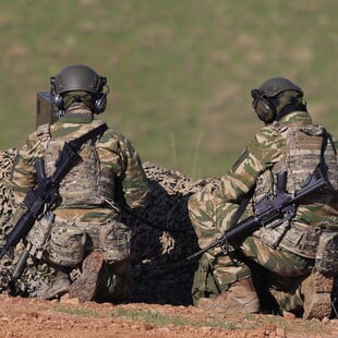 ΕΝΟΠΛΕΣ ΔΥΝΑΜΕΙΣ ΣΤΡΑΤΟΣ ΘΗΤΕΙΑ ΓΥΝΑΙΚΕΣ ΑΝΑΒΟΛΗ