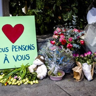 ΕΛΒΕΤΙΑ CRANS MONTANA ΙΔΙΟΚΤΗΤΗΣ ΜΠΑΡ ΦΩΤΙΑ ΠΟΡΤΑ