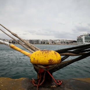 Κακοκαιρία: Δεμένα πλοία στο λιμάνι του Πειραιά - Ακυρώνονται δρομολόγια λόγω των ισχυρών ανέμων