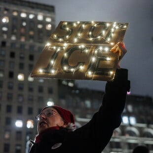 ΜΙΝΕΑΠΟΛΗ ΜΙΝΕΣΟΤΑ ΠΥΡΟΒΟΛΙΣΜΟΣ ΘΑΝΑΤΟΣ ΓΥΝΑΙΚΑ ICE