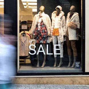 Χειμερινές εκπτώσεις 2026: «Πρεμιέρα» αύριο - Ποιες Κυριακές λειτουργούν τα καταστήματα