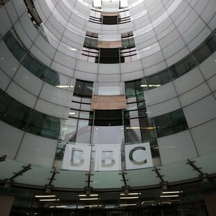 BBC κατά Τραμπ: Απαιτεί απόρριψη της αγωγής δυσφήμησης των 5 δισ. δολαρίων