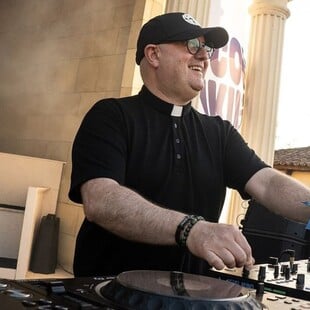 ΙΕΡΕΑΣ DJ ΛΙΒΑΝΟΣ