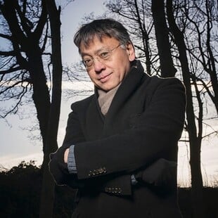 Το πίσω ράφι/ Καζούο Ισιγκούρο «Μη μ’ αφήσεις ποτέ»