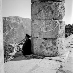 Οι Δελφοί τη δεκαετία του 1950 με τον φακό του Robert McCabe