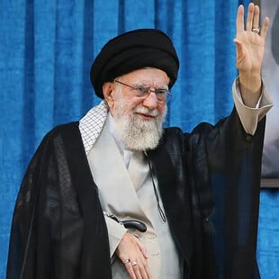 «Eγκληματίας»: Ο Χαμενεΐ κατηγορεί τον Ντόναλντ Τραμπ για τα θύματα και τις ζημιές στο Ιράν