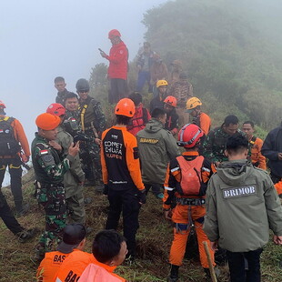 Συντριβή αεροσκάφους στην Ινδονησία: Εντοπίστηκε σορός επιβάτη